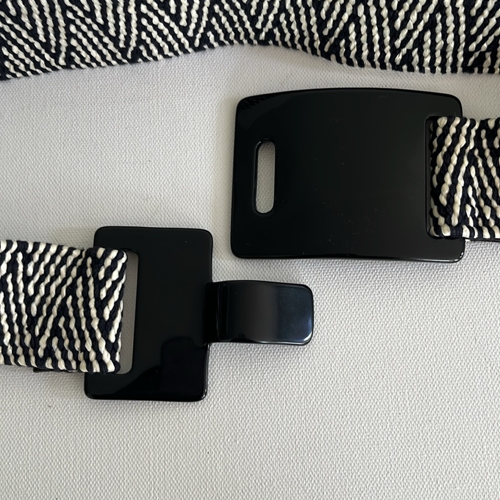 Black and White Electric Patterned Belt - Picture 3 of 7